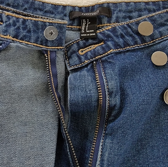 Forever 21 Women Denim Short - Picture 6 of 11